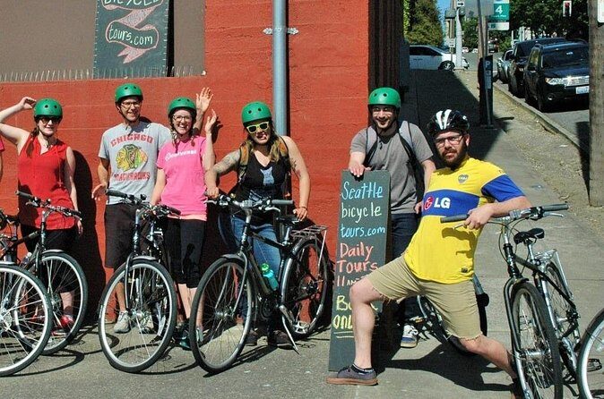 Emerald City Bicycle Tour - Ballard Locks: boat elevator, ship route, and the salmon fish ladder