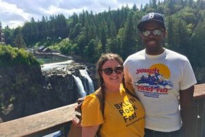 From Seattle: Private Snoqualmie Falls Tour - Floating bridge and Lake Washington: quick scenery with real payoff