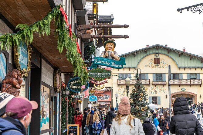 Leavenworth Exclusive Tour from Seattle - Gold Bar: Bigfoot Photos and the Harry Henderson Carving at the Film Location