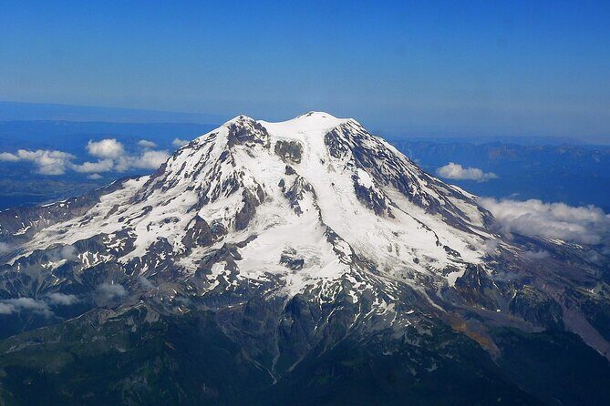 Mount Rainier National Park Day Tour from Seattle - Wonderland Trail time in winter: not a big hike, but real trail energy