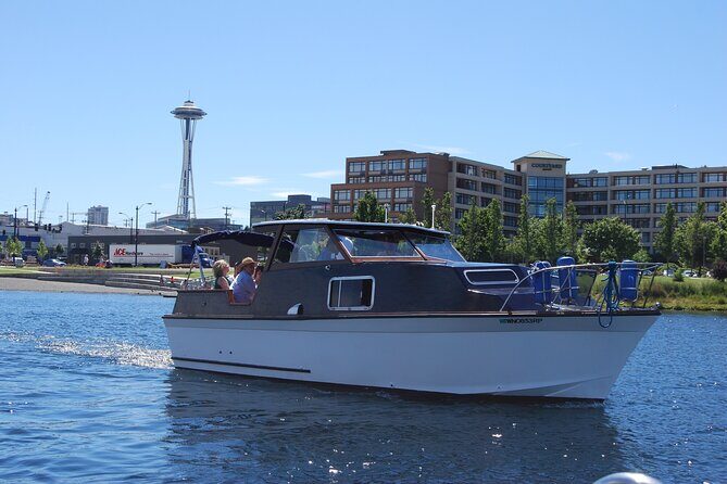 One Hour Social Sightseeing Cruise - BYOB! - Weather Reality: Enclosed Seating and the Smart Time Choice