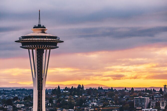 Pike Place Market, Space Needle Iconic 1-Day City Tour in Seattle - Columbia Center’s Sky View Observatory: the optional 360° decision