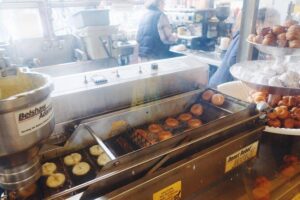Seattle Delicious Donut Adventure & Walking Food Tour - Price and value: $65 for tastings plus a full downtown walk