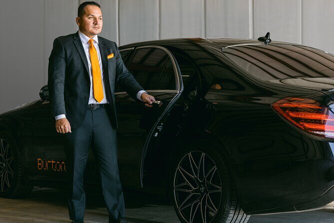 Seattle Roundtrip Chauffeur Driven Airport Transfer - Curbside pickup at SEA: how to make the meet-up smooth