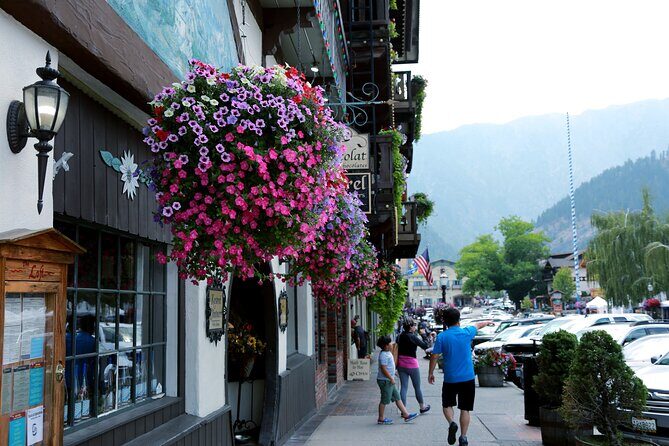 Seattle: Snoqualmie Falls and Leavenworth Day Trip - Leavenworth’s Bavarian streets: 3 hours for beer, lunch, and shopping