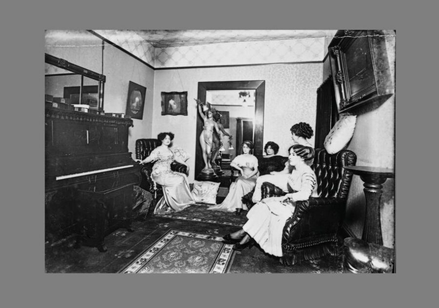 Six Women - A Historical Walking Tour - Meeting Point: Cherry Street Coffee House and a Small-Group Start