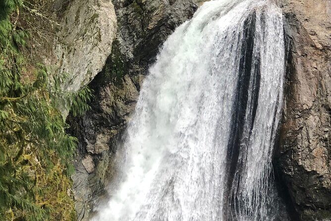 Snoqualmie falls and Twin Falls Hike - The guide factor: Jared M. Hart’s style and why it works