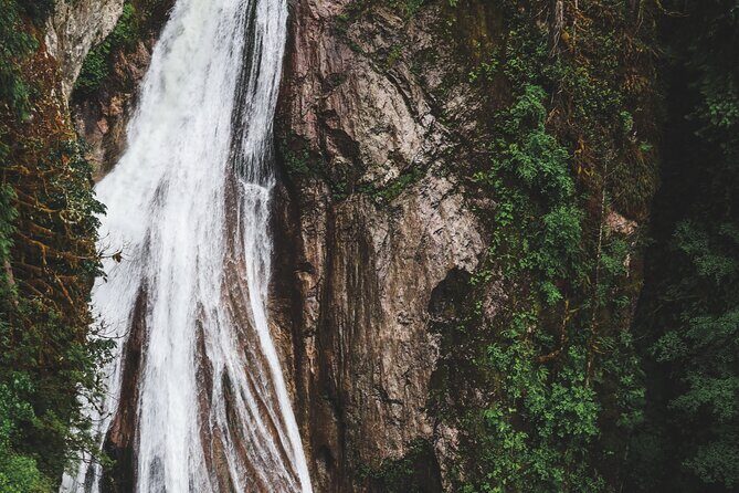 Visit Snoqualmie and Hike to Twin Falls (Transportation included) - What to bring: small items that prevent big annoyances